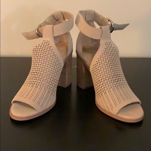 VIXEN PEEPTOE SANDAL